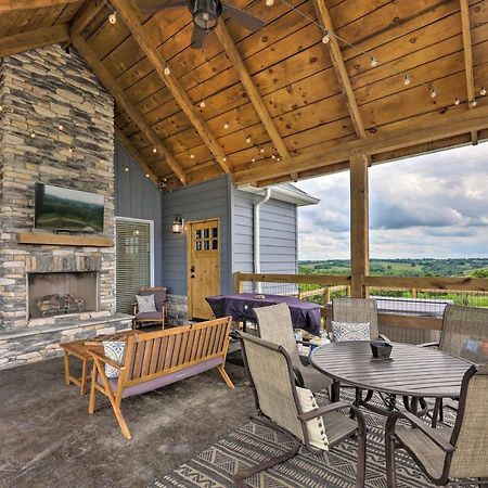 Chic Williamstown Retreat With Pool And Hot Tub! Villa Exteriör bild