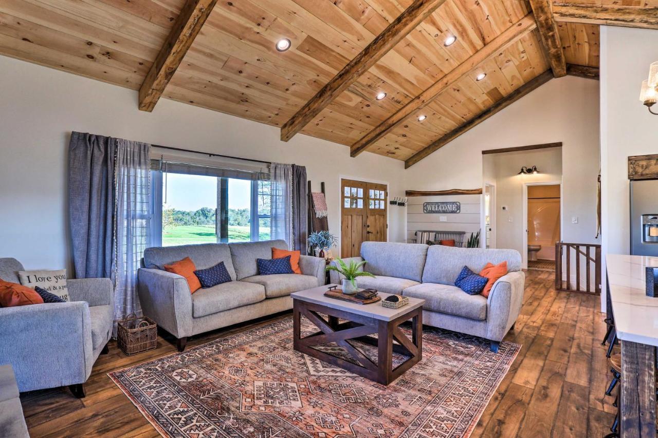 Chic Williamstown Retreat With Pool And Hot Tub! Villa Exteriör bild
