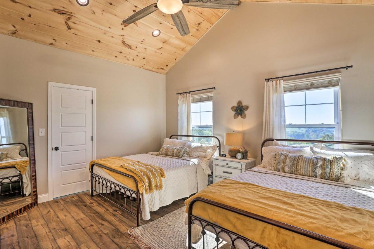 Chic Williamstown Retreat With Pool And Hot Tub! Villa Exteriör bild