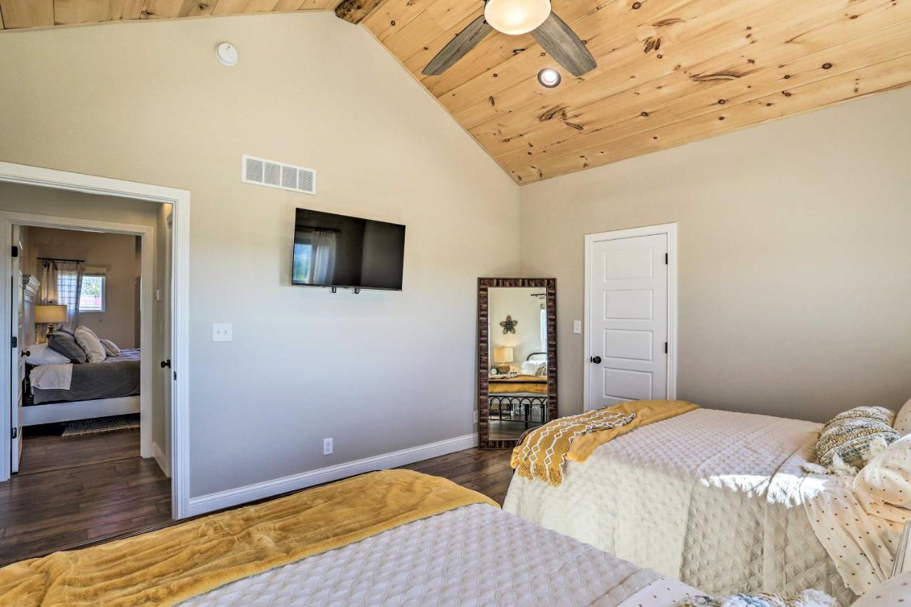 Chic Williamstown Retreat With Pool And Hot Tub! Villa Exteriör bild