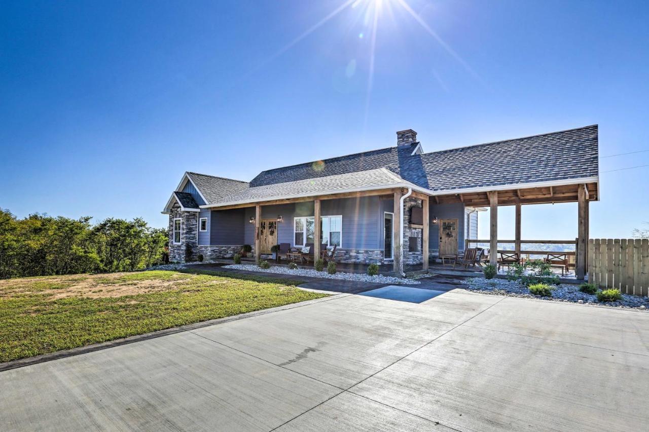 Chic Williamstown Retreat With Pool And Hot Tub! Villa Exteriör bild