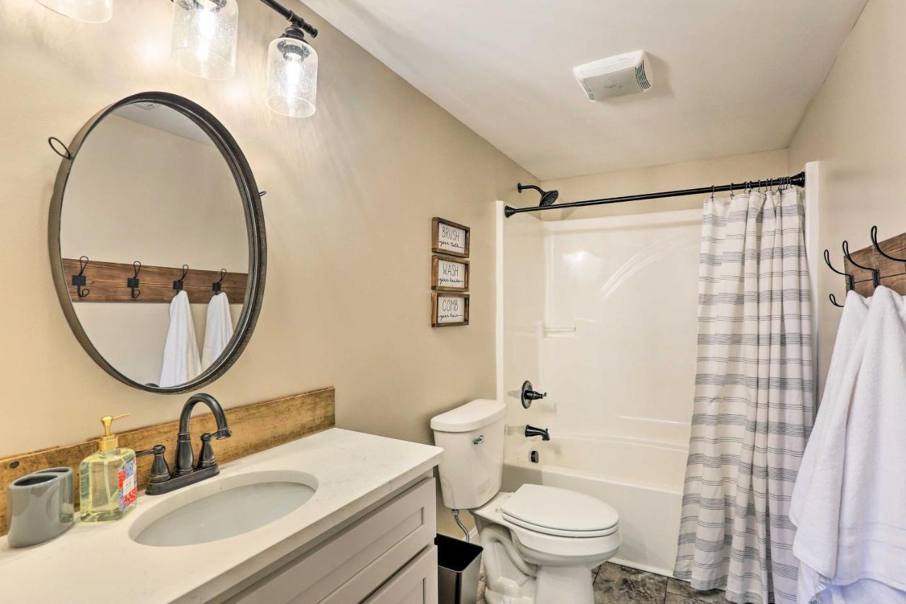 Chic Williamstown Retreat With Pool And Hot Tub! Villa Exteriör bild