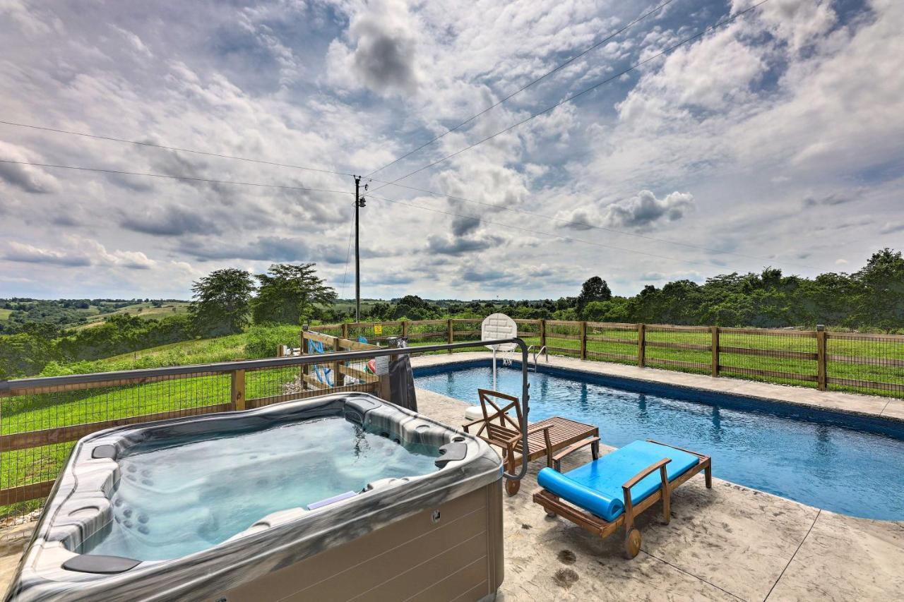 Chic Williamstown Retreat With Pool And Hot Tub! Villa Exteriör bild