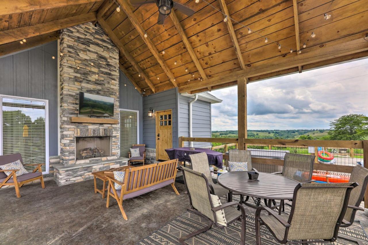 Chic Williamstown Retreat With Pool And Hot Tub! Villa Exteriör bild