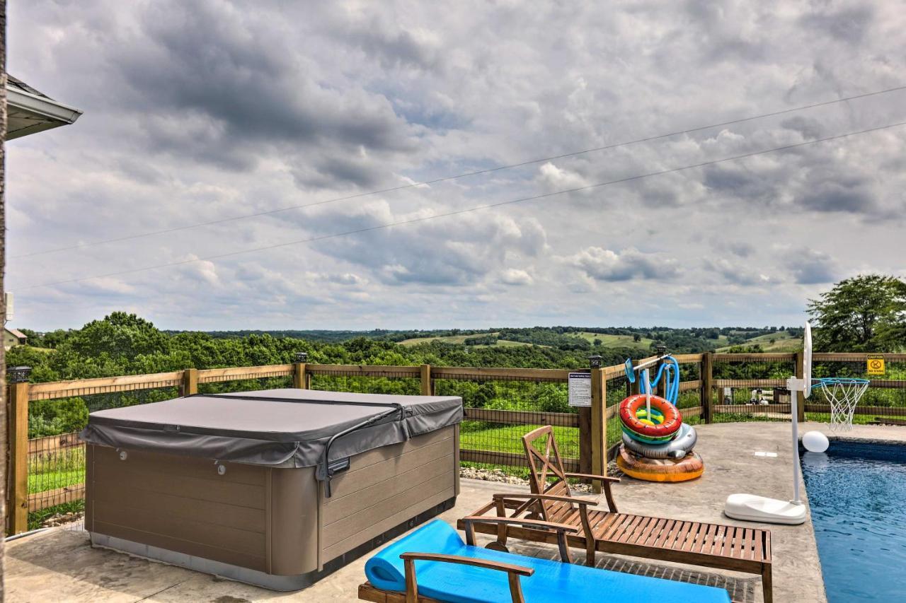 Chic Williamstown Retreat With Pool And Hot Tub! Villa Exteriör bild