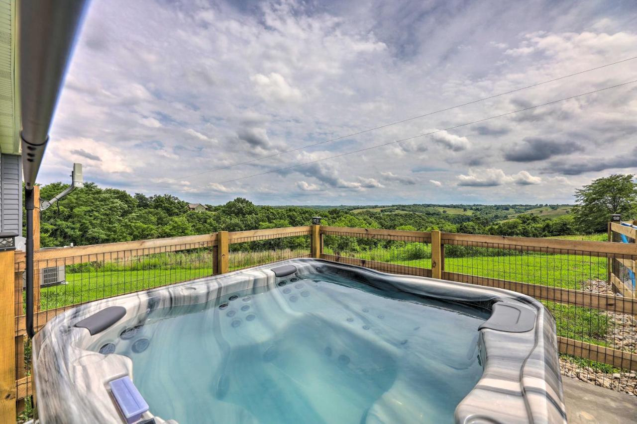 Chic Williamstown Retreat With Pool And Hot Tub! Villa Exteriör bild