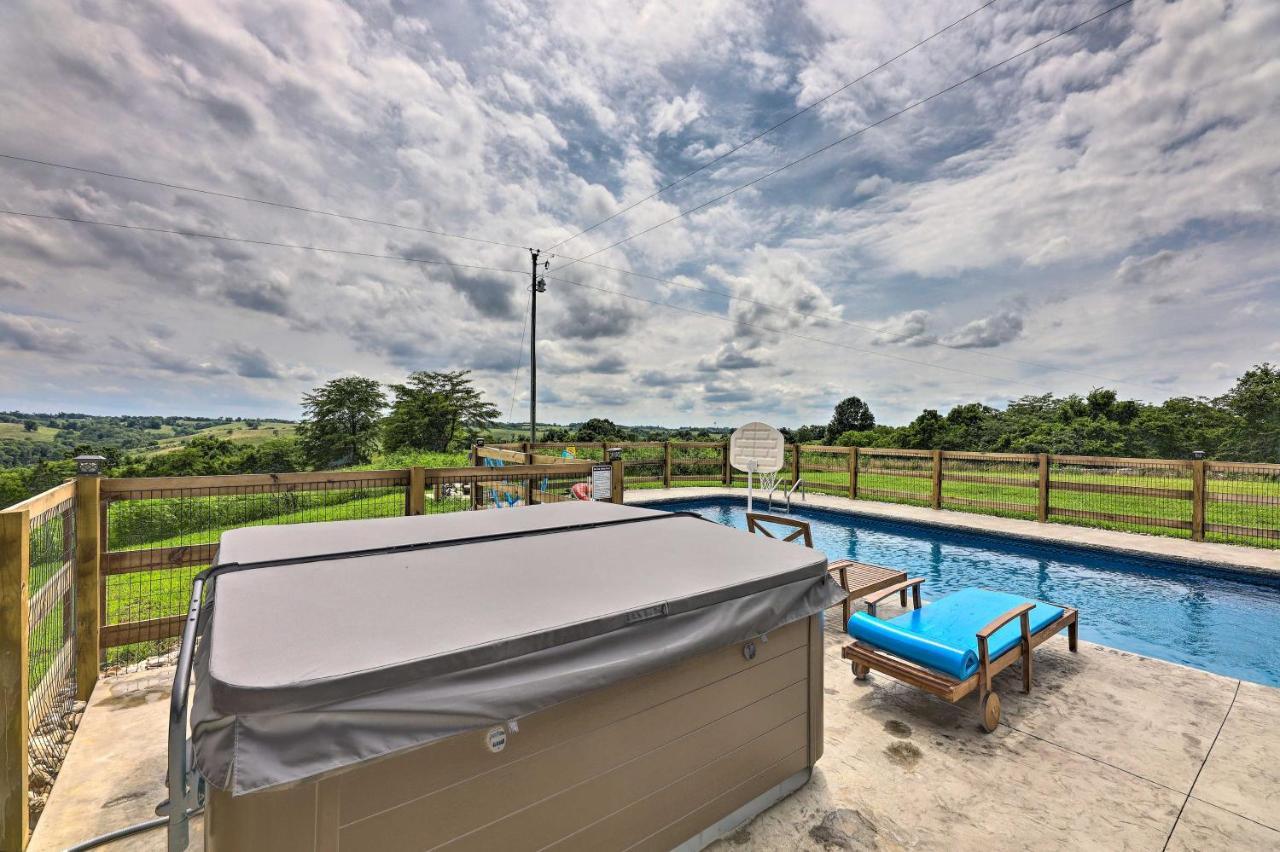 Chic Williamstown Retreat With Pool And Hot Tub! Villa Exteriör bild
