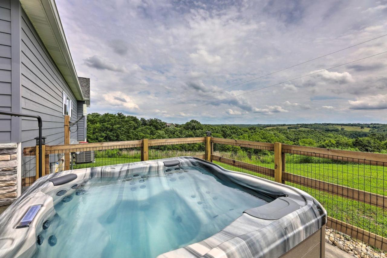 Chic Williamstown Retreat With Pool And Hot Tub! Villa Exteriör bild